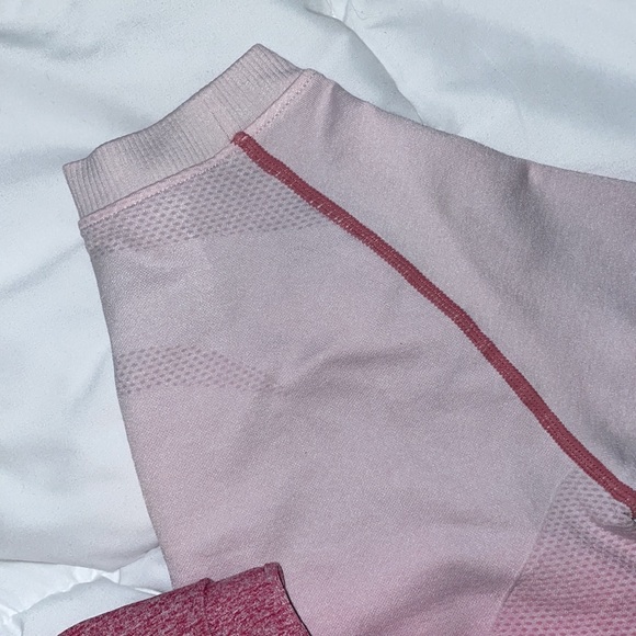 Strawberry OMBRÉ yoga set 🧘🏻♀️ - Picture 3 of 6